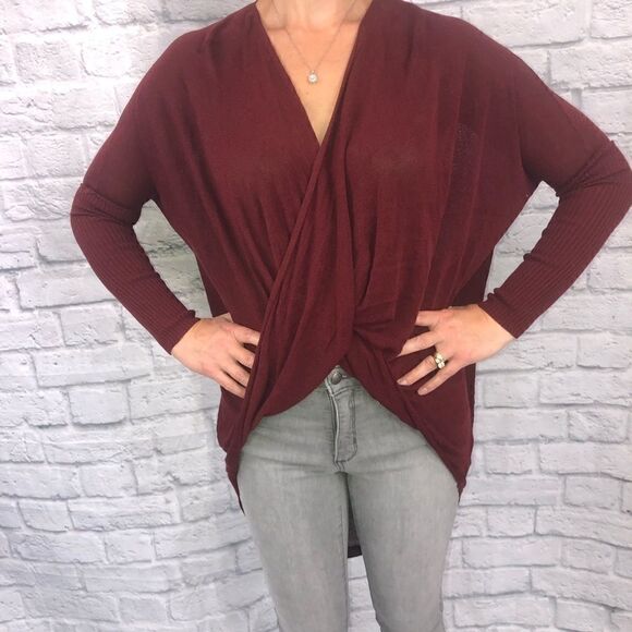 Anthropologie silence + noise drape front hi low sweater Burgundy color sz S - Picture 2 of 4